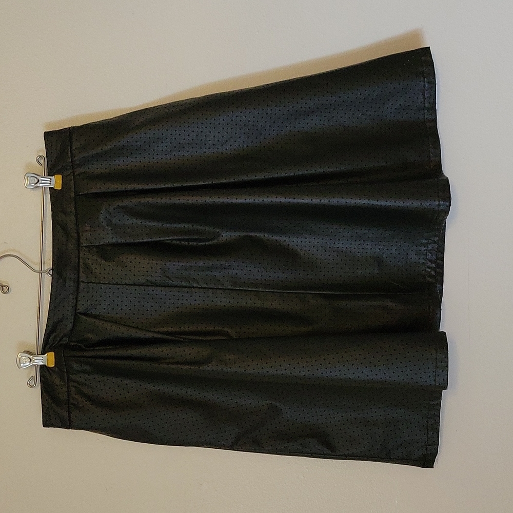 Worthington black faux leather skater skirt